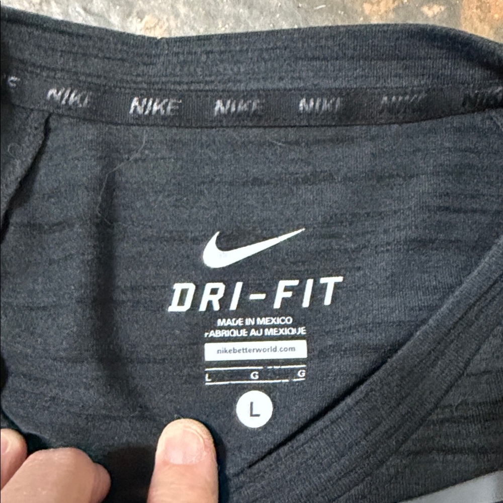 Men’s Grey Nike Long Sleeve Top. Size Large - Picture 2 of 3